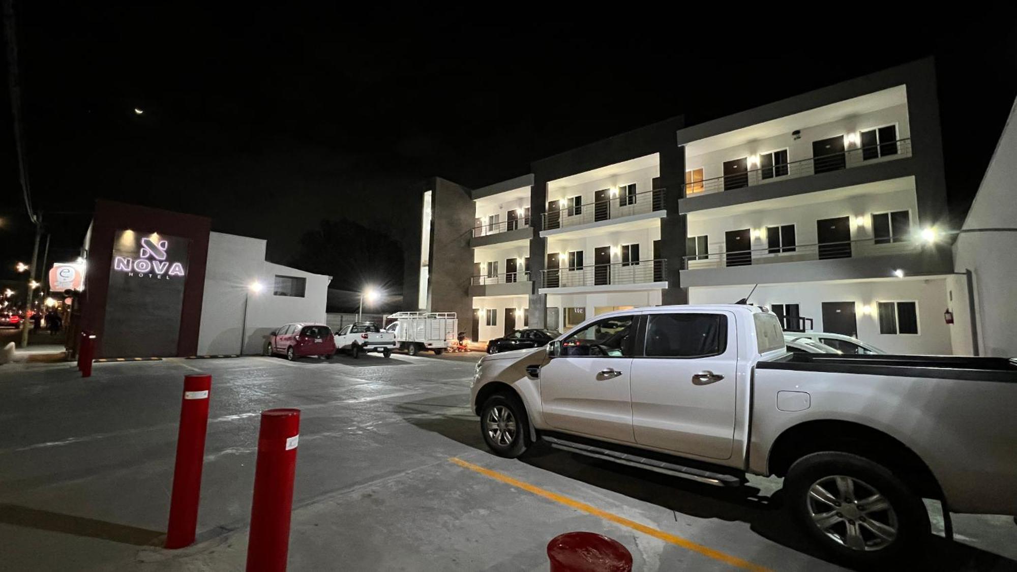 Nova Hotel Cadereyta Jiménez エクステリア 写真