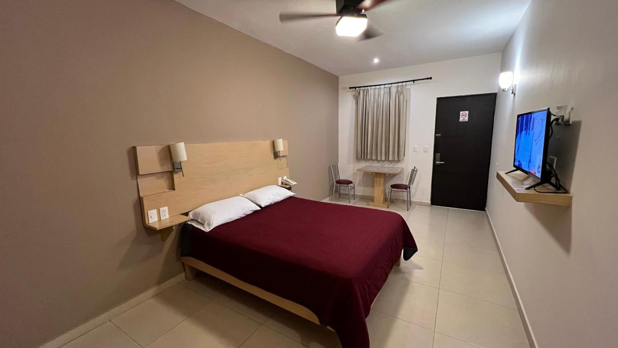 Nova Hotel Cadereyta Jiménez エクステリア 写真
